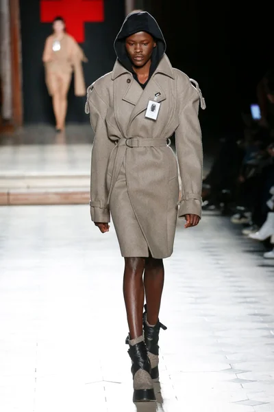 Look 22